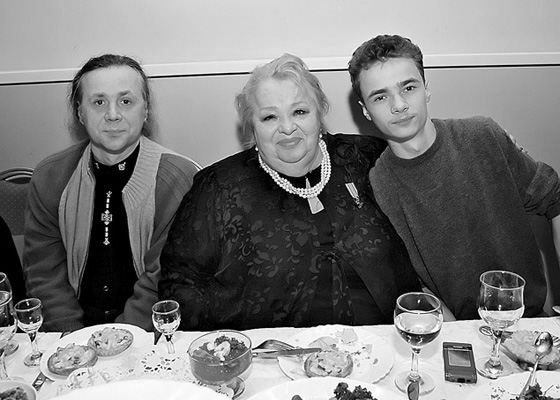 Наталья Крачковская с сыном Василием и внуком Володей

