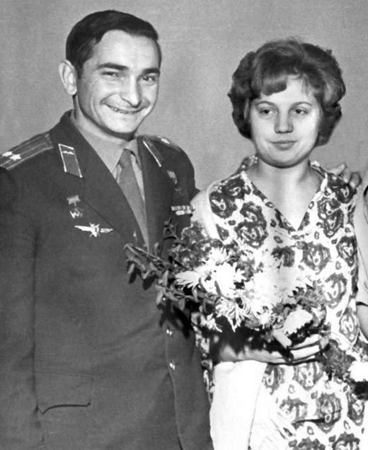 Валерий Быковский и жена и Валентина