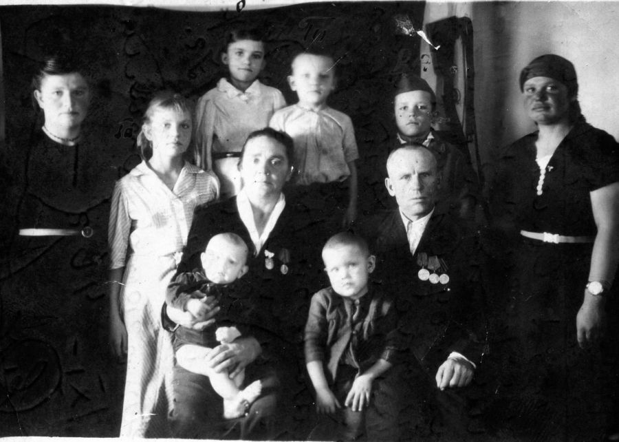 ее семья 1947